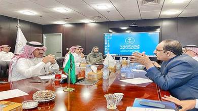 محافظ حضرموت يبحث مع السفير السعودي آلية تنفيذ مشاريع حيوية لتعزيز الطاقة والمياه والصحة والطرق   